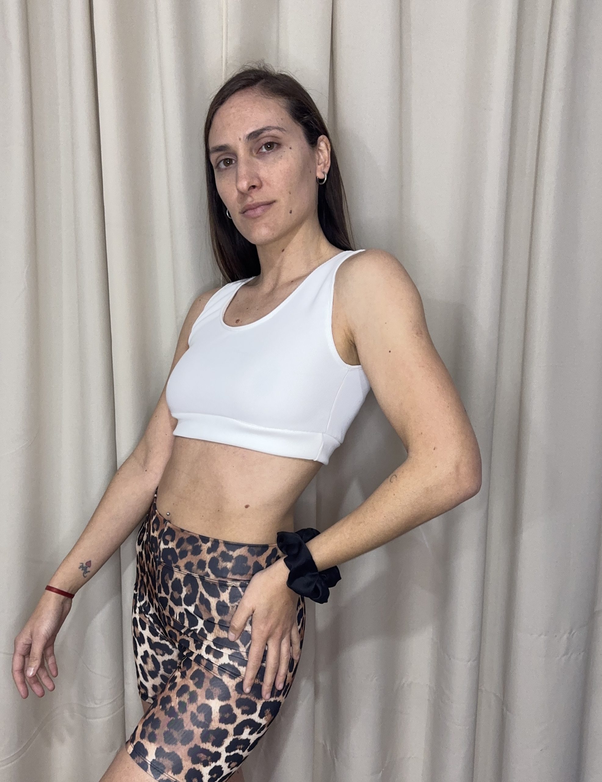 Conjunto Top deportivo espalda abierta+ Calza Biker - Imagen 12